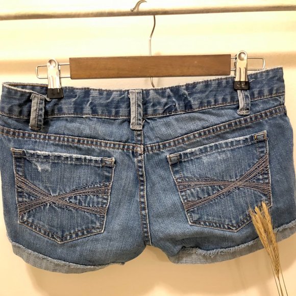 Denim shorts size 5/6 - Picture 2 of 2